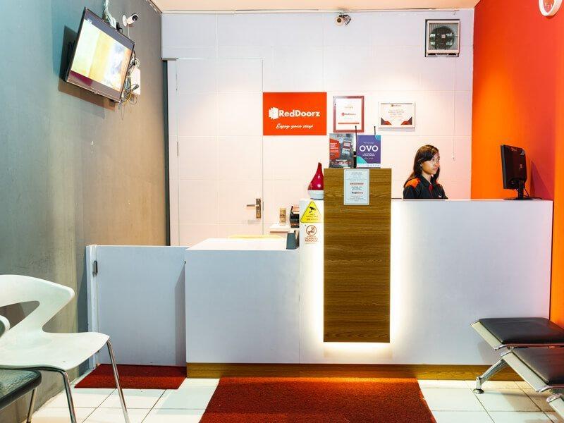 Reddoorz Apartment At Bogor Valley Exteriör bild